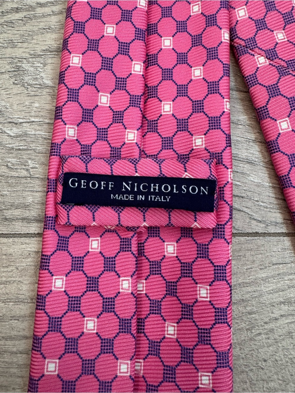 Geoff Nicholson Made in Italy Geometric Pink Blue White 100% Silk Woven Tie 60